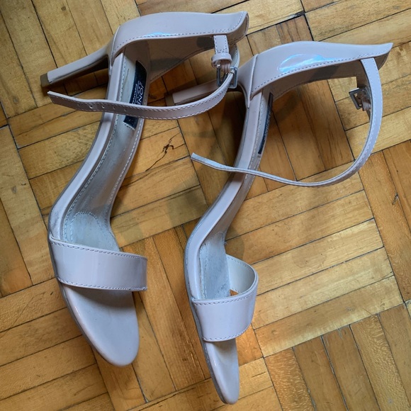 Neutral sandals - Picture 4 of 5